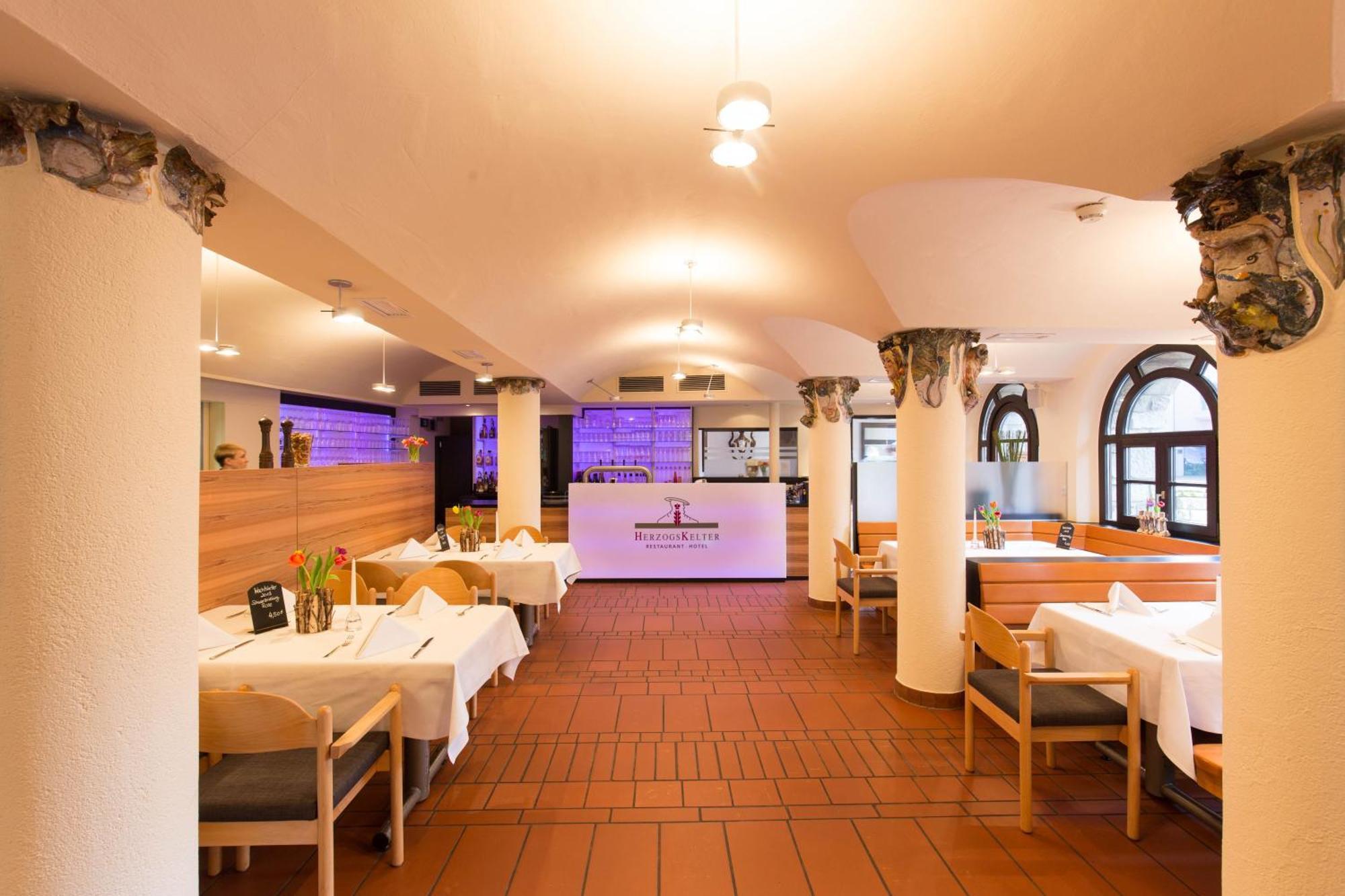 Herzogskelter Restaurant Hotel Güglingen Exteriör bild